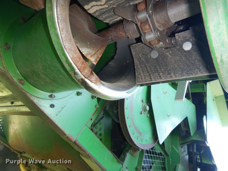 image for item DN1503 1992 John Deere 9600  combine