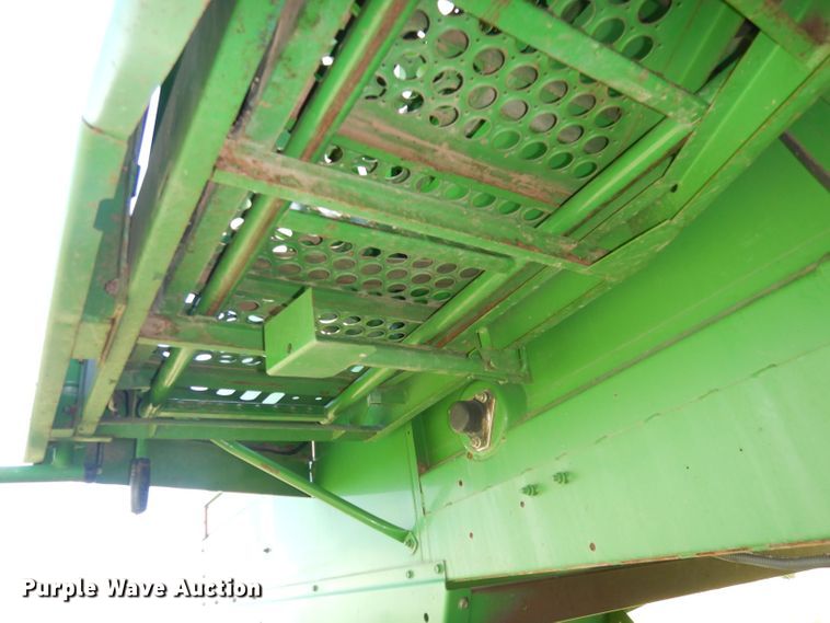 image for item DN1503 1992 John Deere 9600  combine