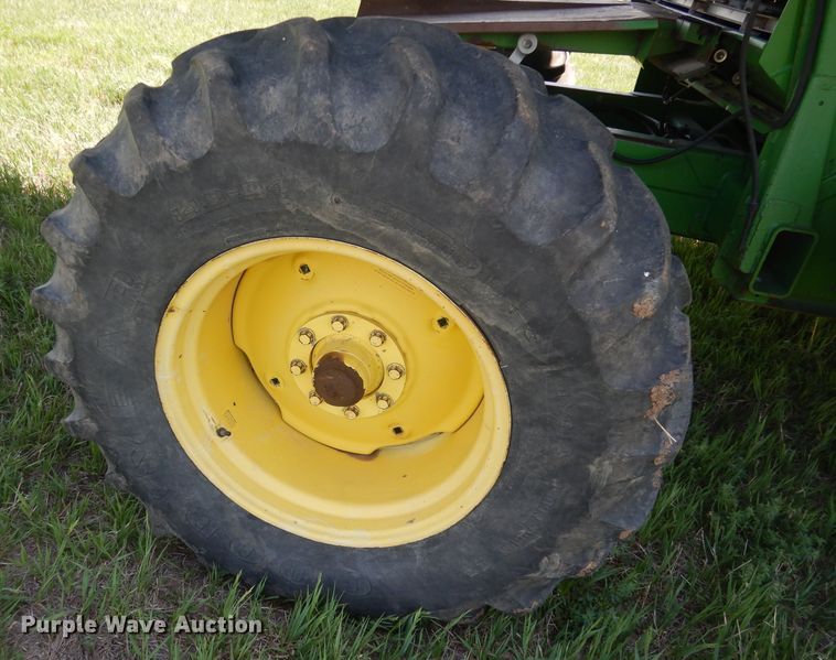 image for item DN1503 1992 John Deere 9600  combine