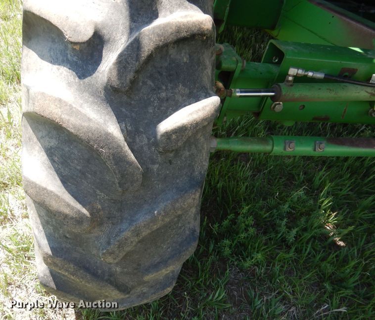 image for item DN1503 1992 John Deere 9600  combine