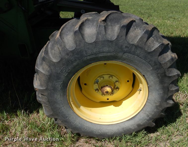 image for item DN1503 1992 John Deere 9600  combine