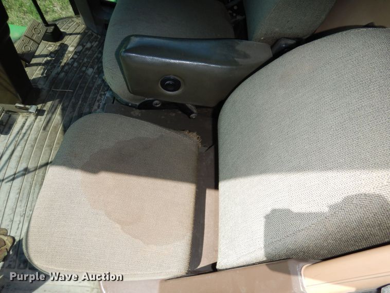 image for item DN1503 1992 John Deere 9600  combine