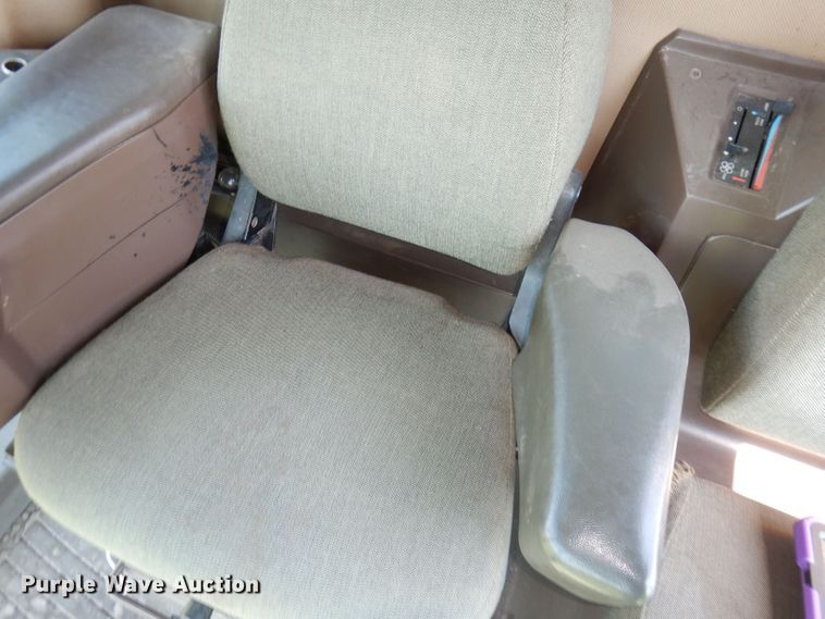 image for item DN1503 1992 John Deere 9600  combine