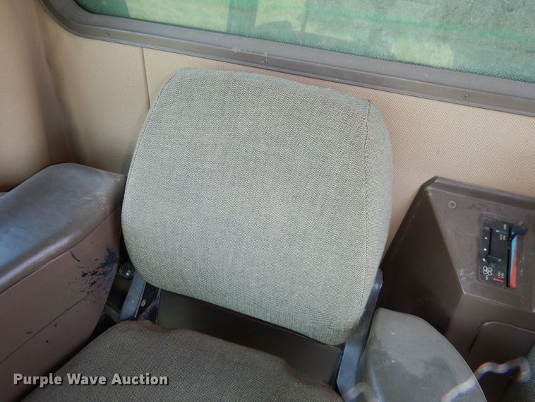 image for item DN1503 1992 John Deere 9600  combine