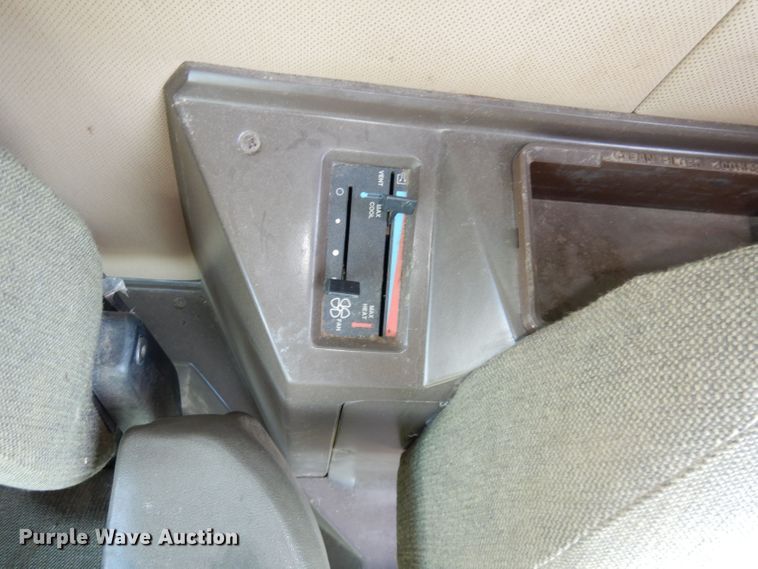 image for item DN1503 1992 John Deere 9600  combine