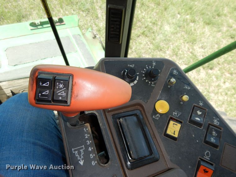 image for item DN1503 1992 John Deere 9600  combine
