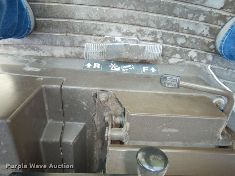 image for item DN1503 1992 John Deere 9600  combine