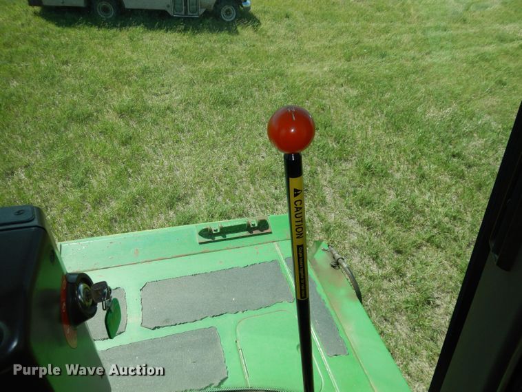 image for item DN1503 1992 John Deere 9600  combine