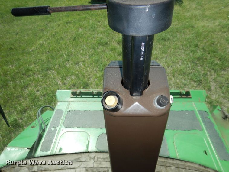 image for item DN1503 1992 John Deere 9600  combine