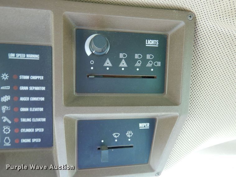 image for item DN1503 1992 John Deere 9600  combine