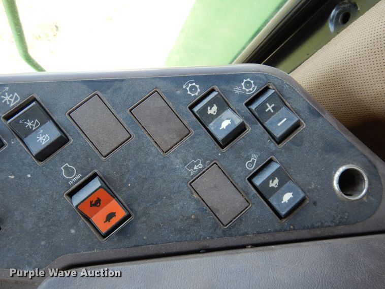 image for item DN1503 1992 John Deere 9600  combine