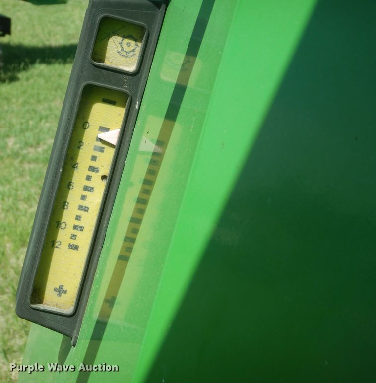 image for item DN1503 1992 John Deere 9600  combine