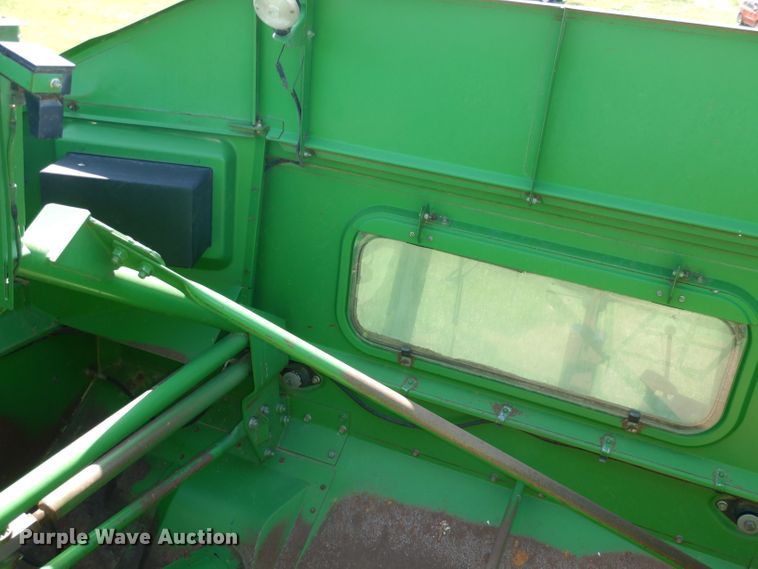 image for item DN1503 1992 John Deere 9600  combine