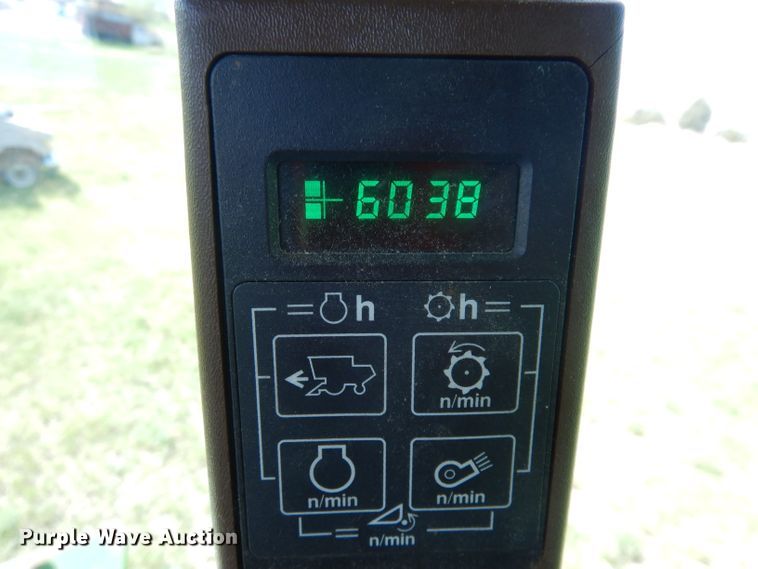 image for item DN1503 1992 John Deere 9600  combine