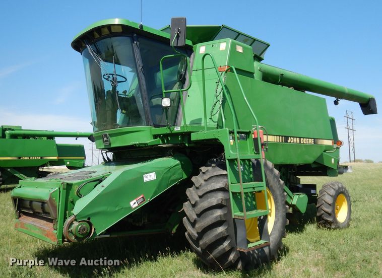image for item DN1504 1993 John Deere 9600  combine