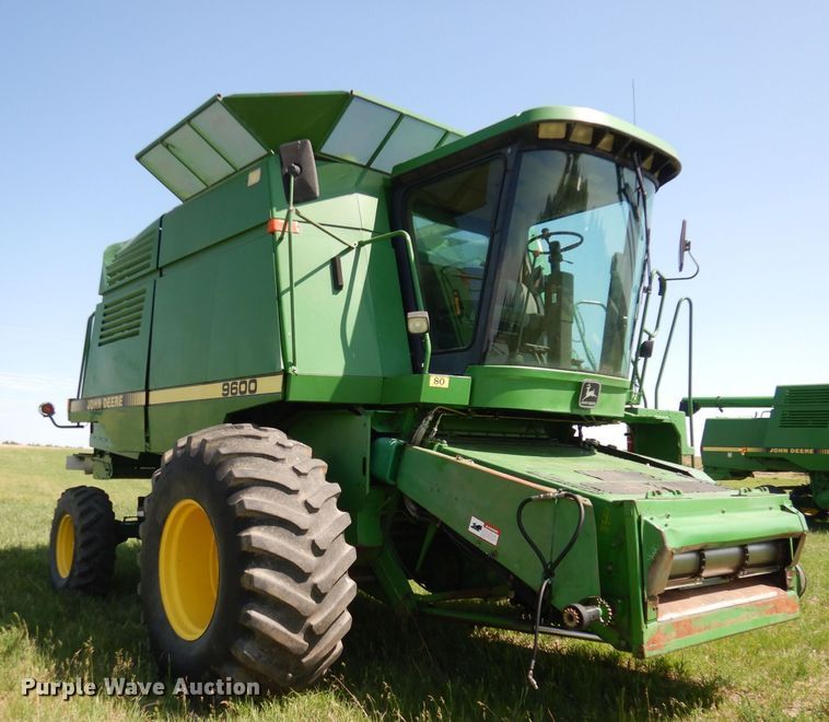 image for item DN1504 1993 John Deere 9600  combine