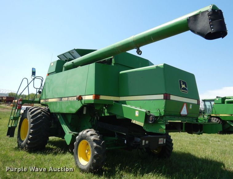 image for item DN1504 1993 John Deere 9600  combine