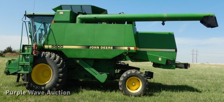 image for item DN1504 1993 John Deere 9600  combine