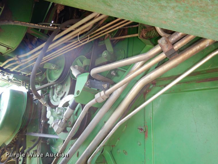 image for item DN1504 1993 John Deere 9600  combine