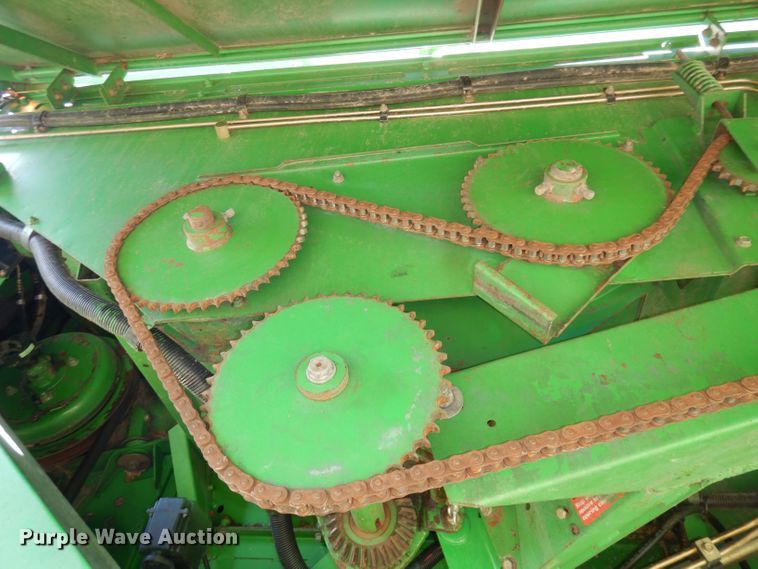 image for item DN1504 1993 John Deere 9600  combine