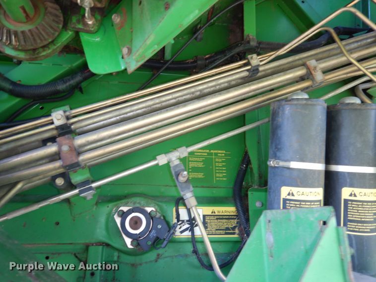 image for item DN1504 1993 John Deere 9600  combine