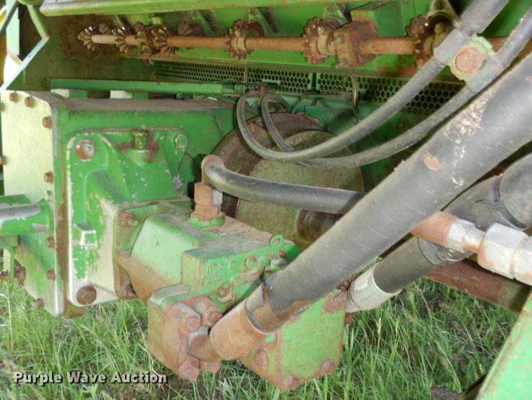 image for item DN1504 1993 John Deere 9600  combine