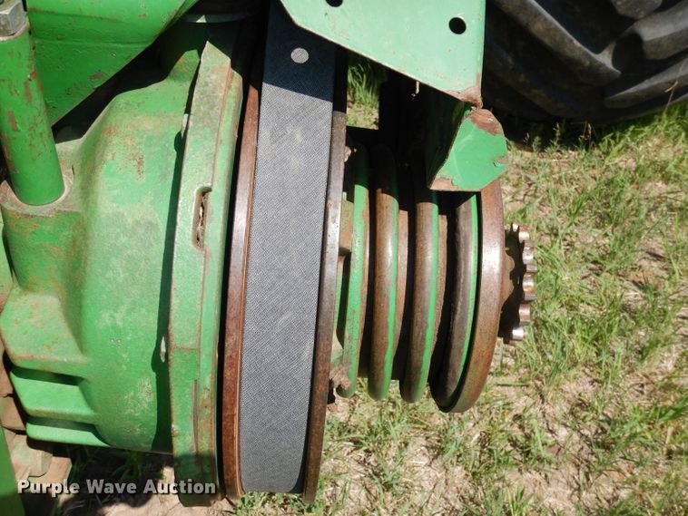 image for item DN1504 1993 John Deere 9600  combine