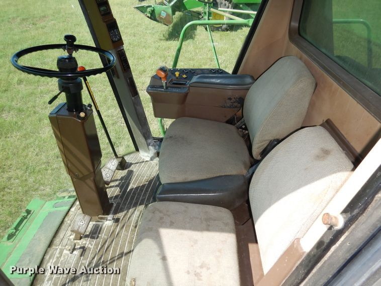 image for item DN1504 1993 John Deere 9600  combine