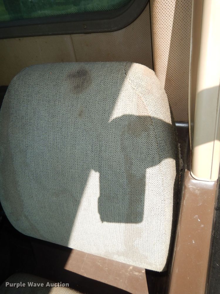 image for item DN1504 1993 John Deere 9600  combine