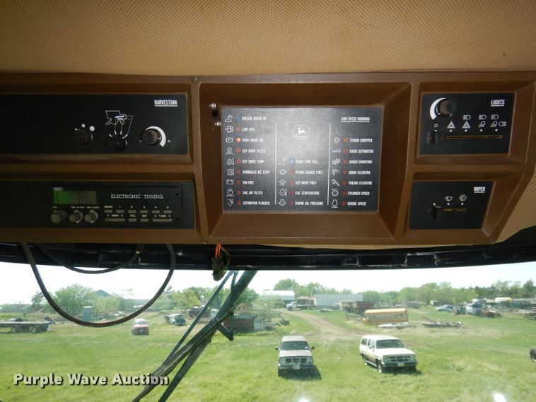 image for item DN1504 1993 John Deere 9600  combine