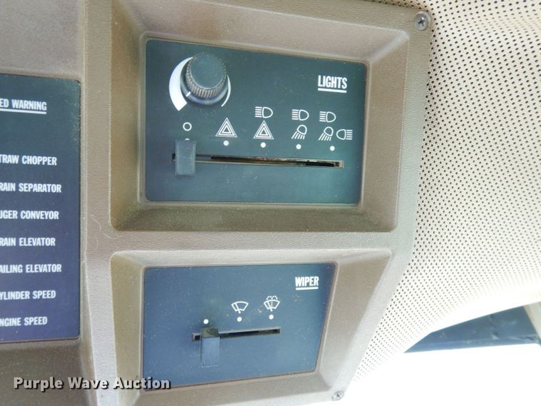 image for item DN1504 1993 John Deere 9600  combine