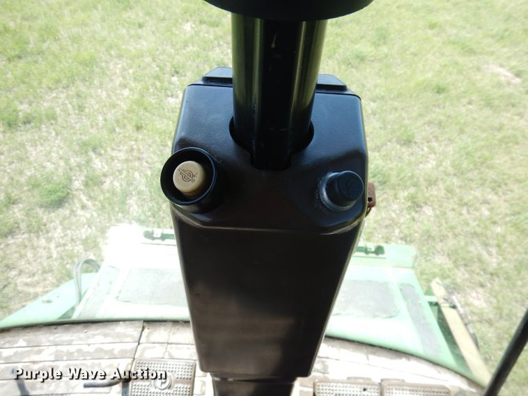 image for item DN1504 1993 John Deere 9600  combine