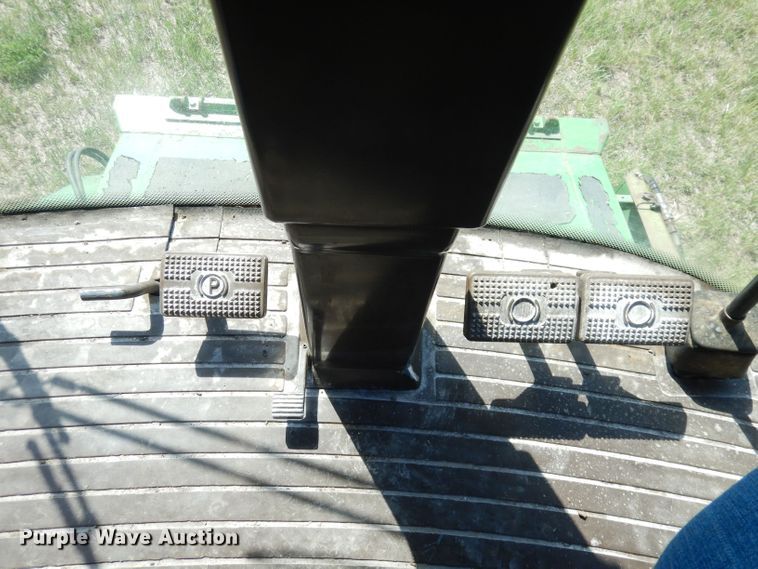 image for item DN1504 1993 John Deere 9600  combine