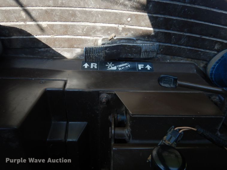 image for item DN1504 1993 John Deere 9600  combine