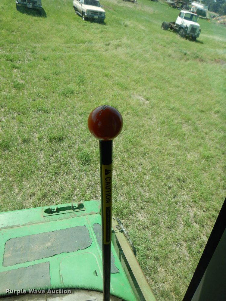 image for item DN1504 1993 John Deere 9600  combine