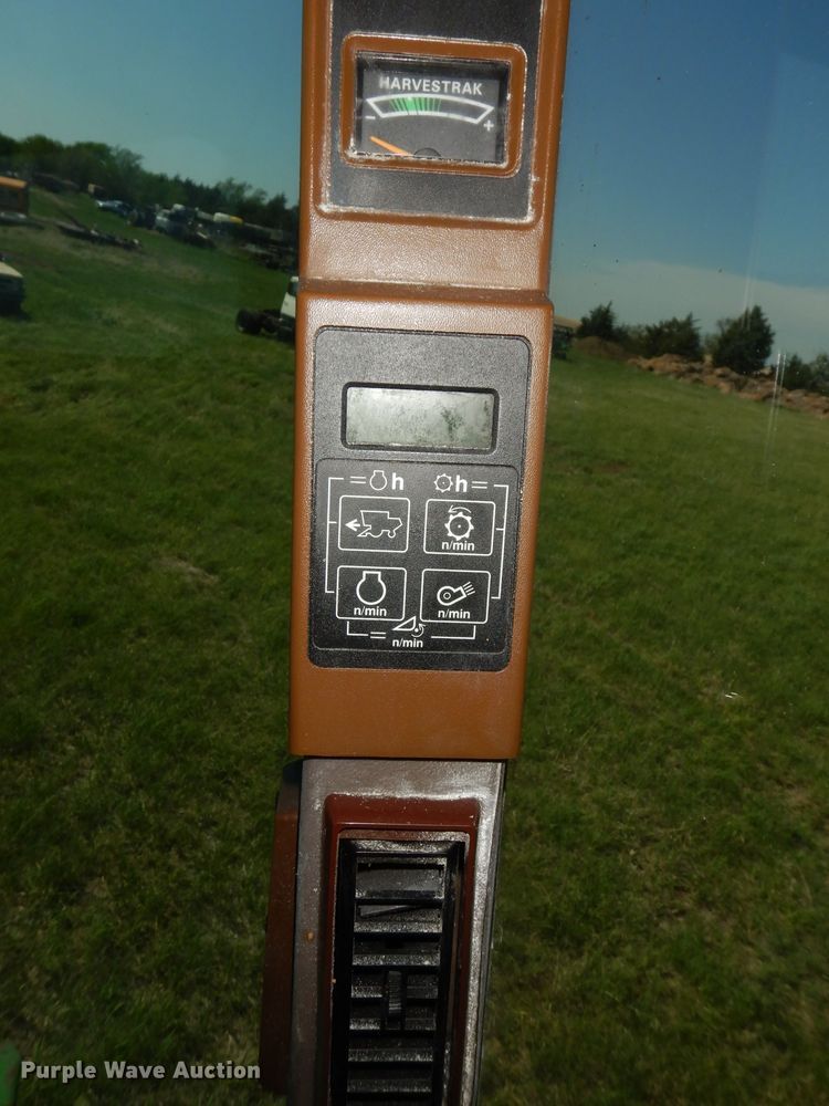 image for item DN1504 1993 John Deere 9600  combine