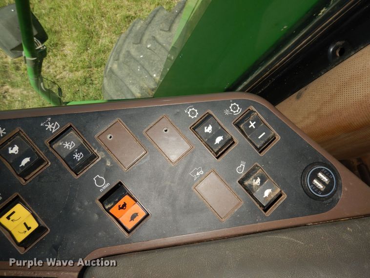 image for item DN1504 1993 John Deere 9600  combine