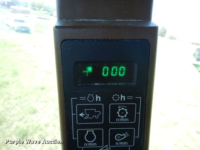 image for item DN1504 1993 John Deere 9600  combine