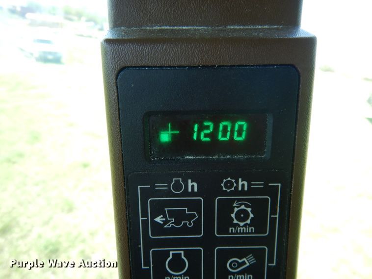 image for item DN1504 1993 John Deere 9600  combine