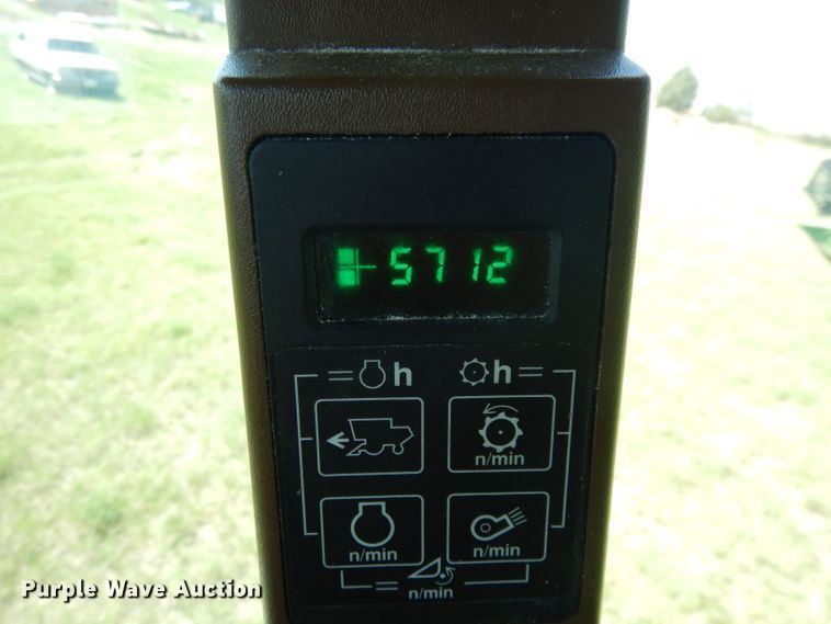 image for item DN1504 1993 John Deere 9600  combine