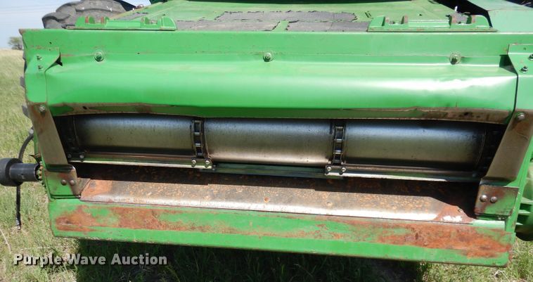 image for item DN1504 1993 John Deere 9600  combine