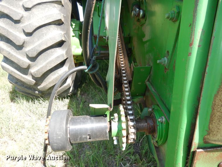 image for item DN1504 1993 John Deere 9600  combine