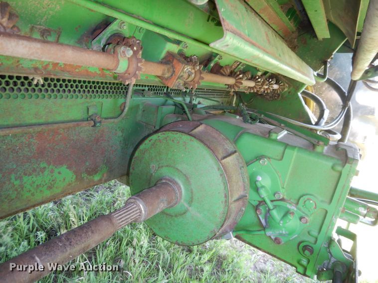 image for item DN1504 1993 John Deere 9600  combine