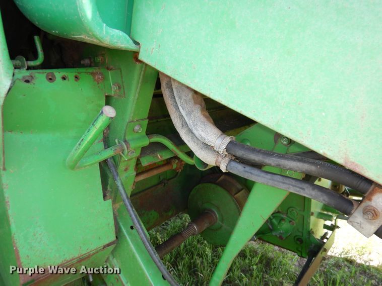 image for item DN1504 1993 John Deere 9600  combine