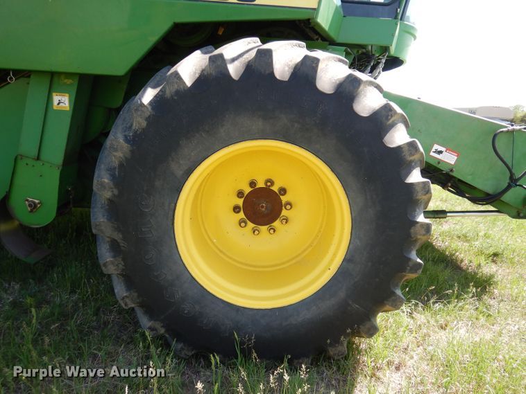 image for item DN1504 1993 John Deere 9600  combine
