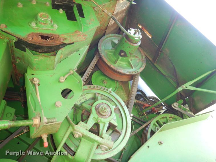 image for item DN1504 1993 John Deere 9600  combine