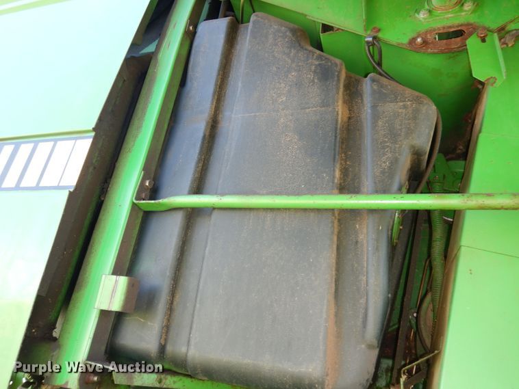 image for item DN1504 1993 John Deere 9600  combine