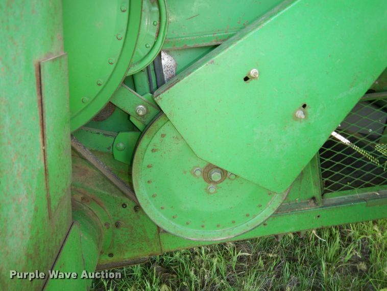 image for item DN1504 1993 John Deere 9600  combine