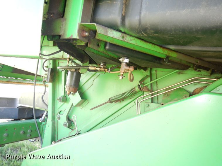 image for item DN1504 1993 John Deere 9600  combine