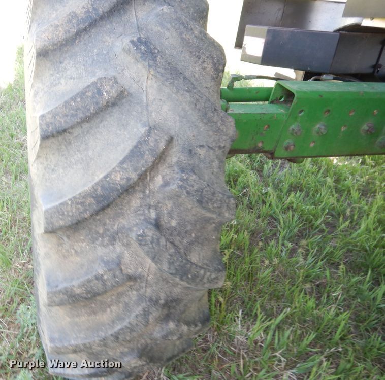 image for item DN1504 1993 John Deere 9600  combine